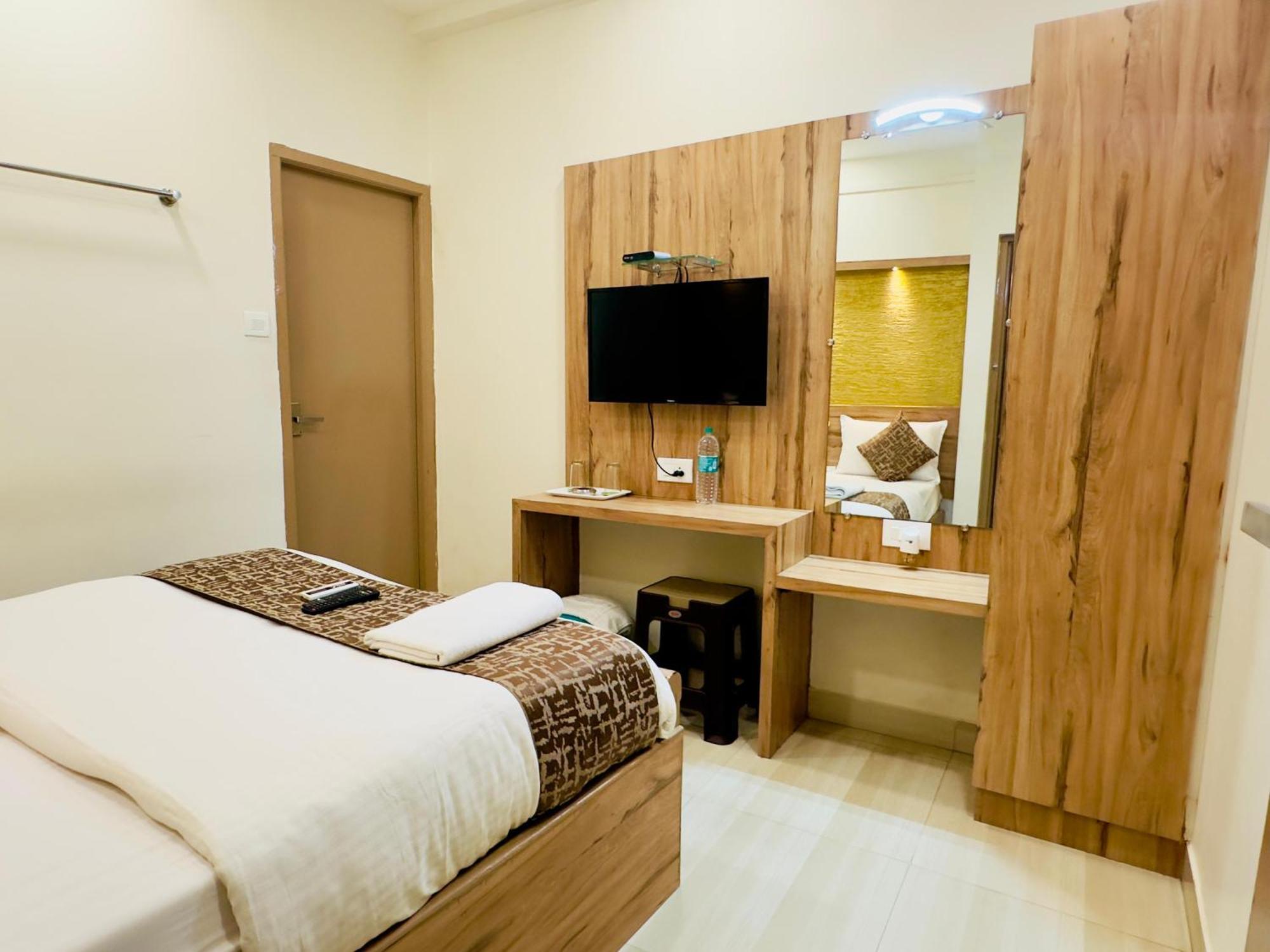 Stay Court - Business Class Hotel - Near Central Railway Station Τσενάι Εξωτερικό φωτογραφία