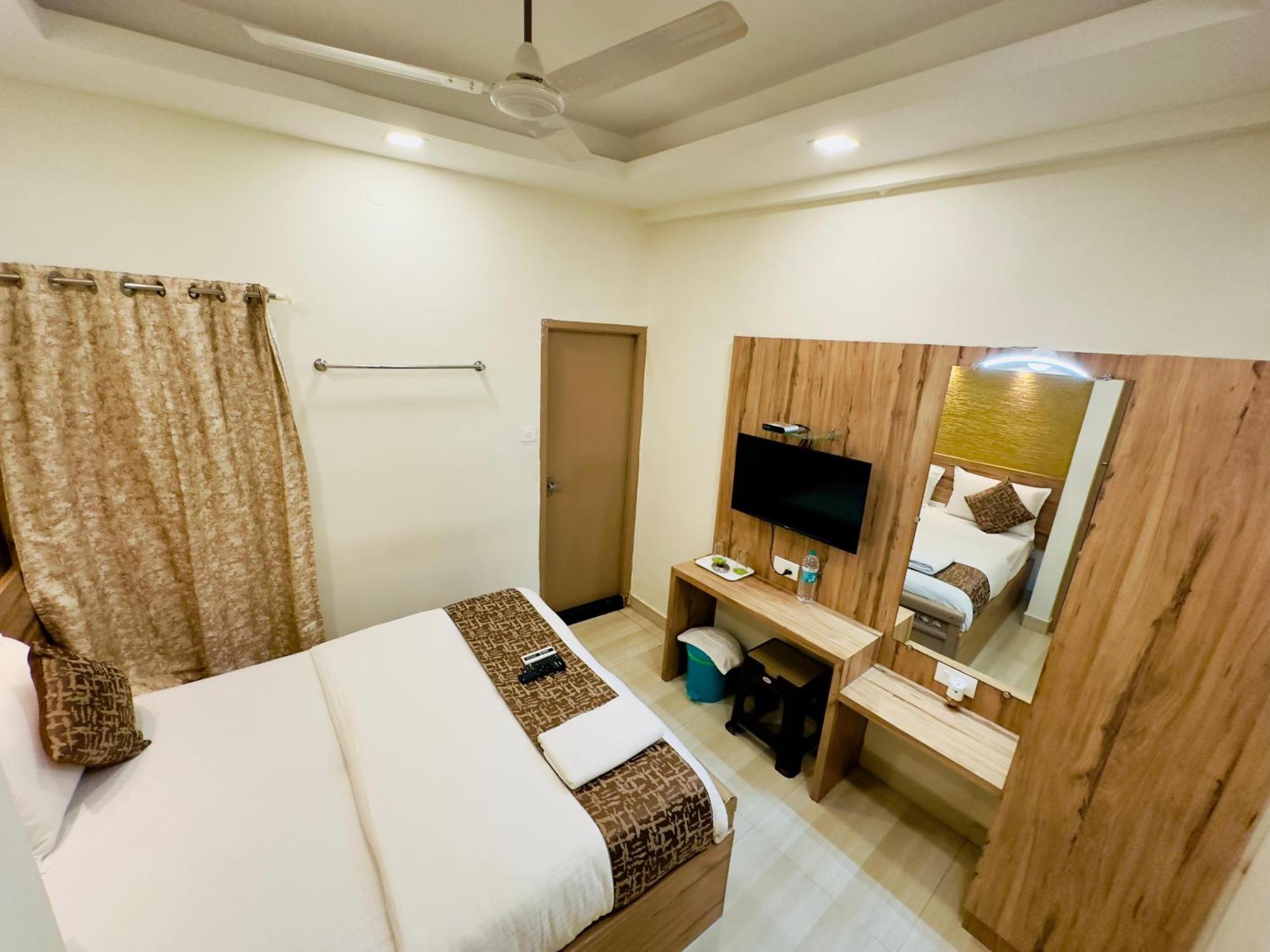 Stay Court - Business Class Hotel - Near Central Railway Station Τσενάι Εξωτερικό φωτογραφία